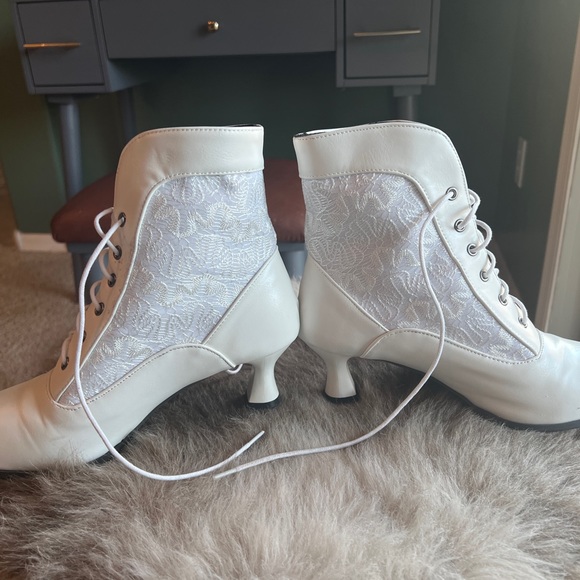 Size 9 White Victorian Bridal Witch Shoes - Picture 6 of 7